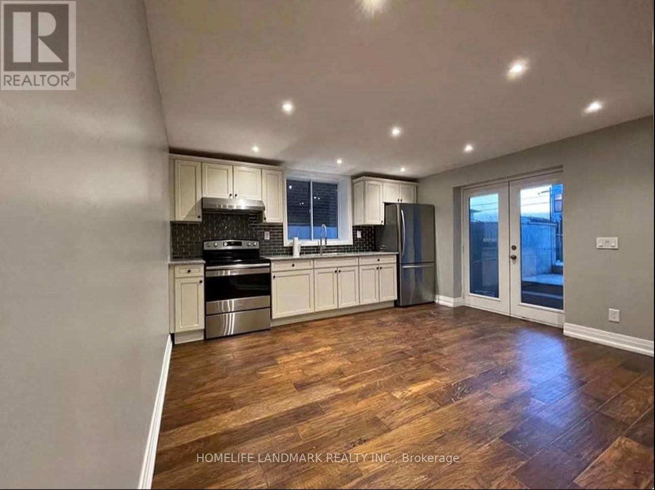 110 Richardson Avenue, Toronto, Ontario  M6M 3S1 - Photo 43 - W12596214