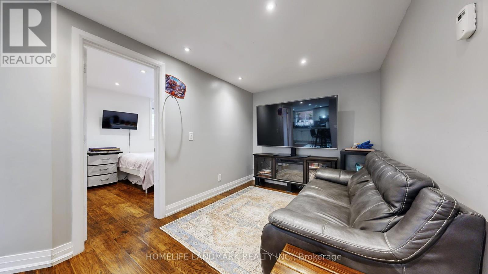 110 Richardson Avenue, Toronto, Ontario  M6M 3S1 - Photo 48 - W12596214