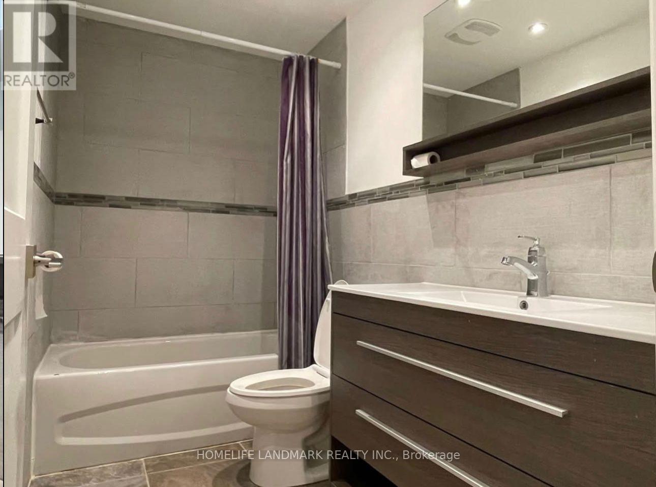 110 Richardson Avenue, Toronto, Ontario  M6M 3S1 - Photo 8 - W12596214