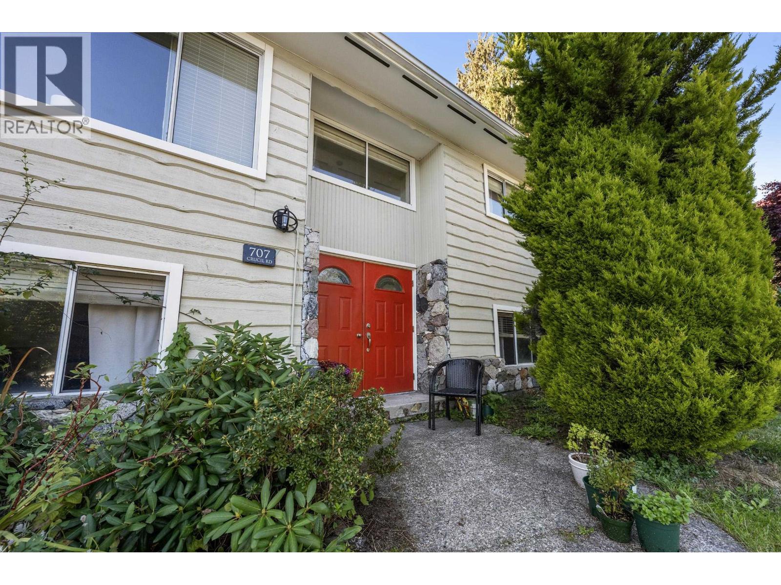 707 Crucil Road, Gibsons, British Columbia  V0N 1V9 - Photo 6 - R3071733