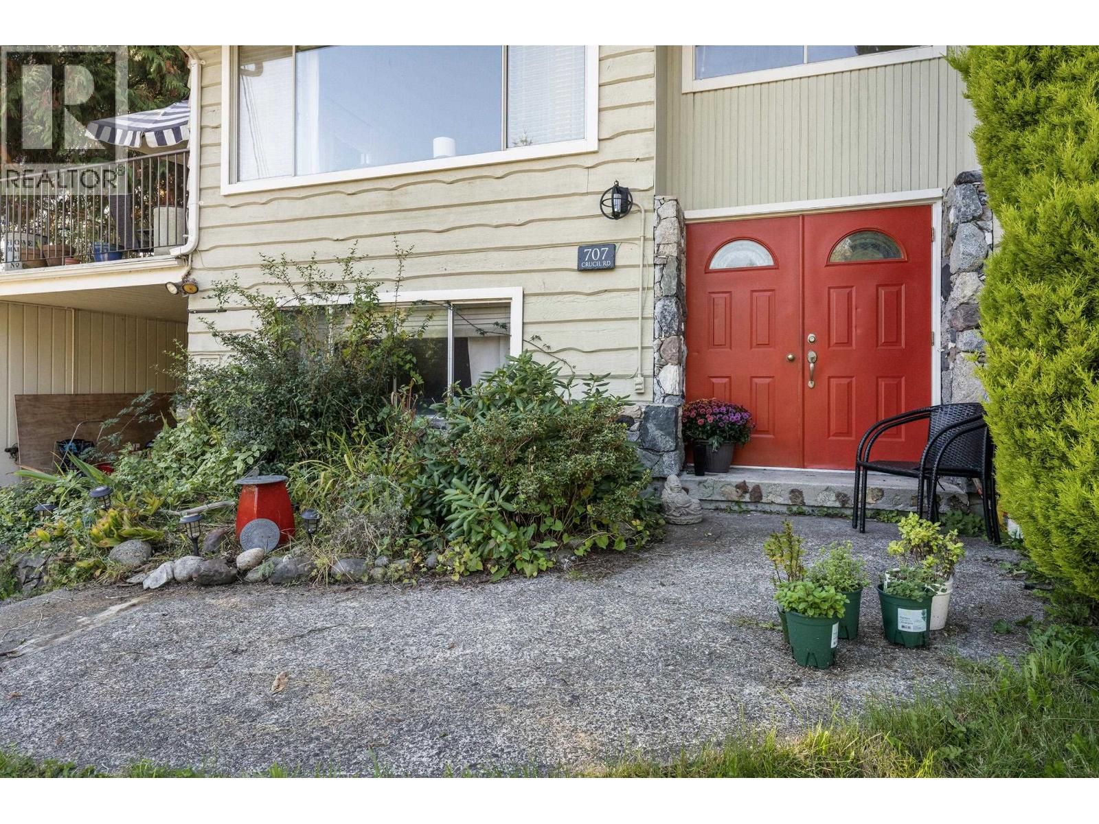 707 Crucil Road, Gibsons, British Columbia  V0N 1V9 - Photo 7 - R3071733