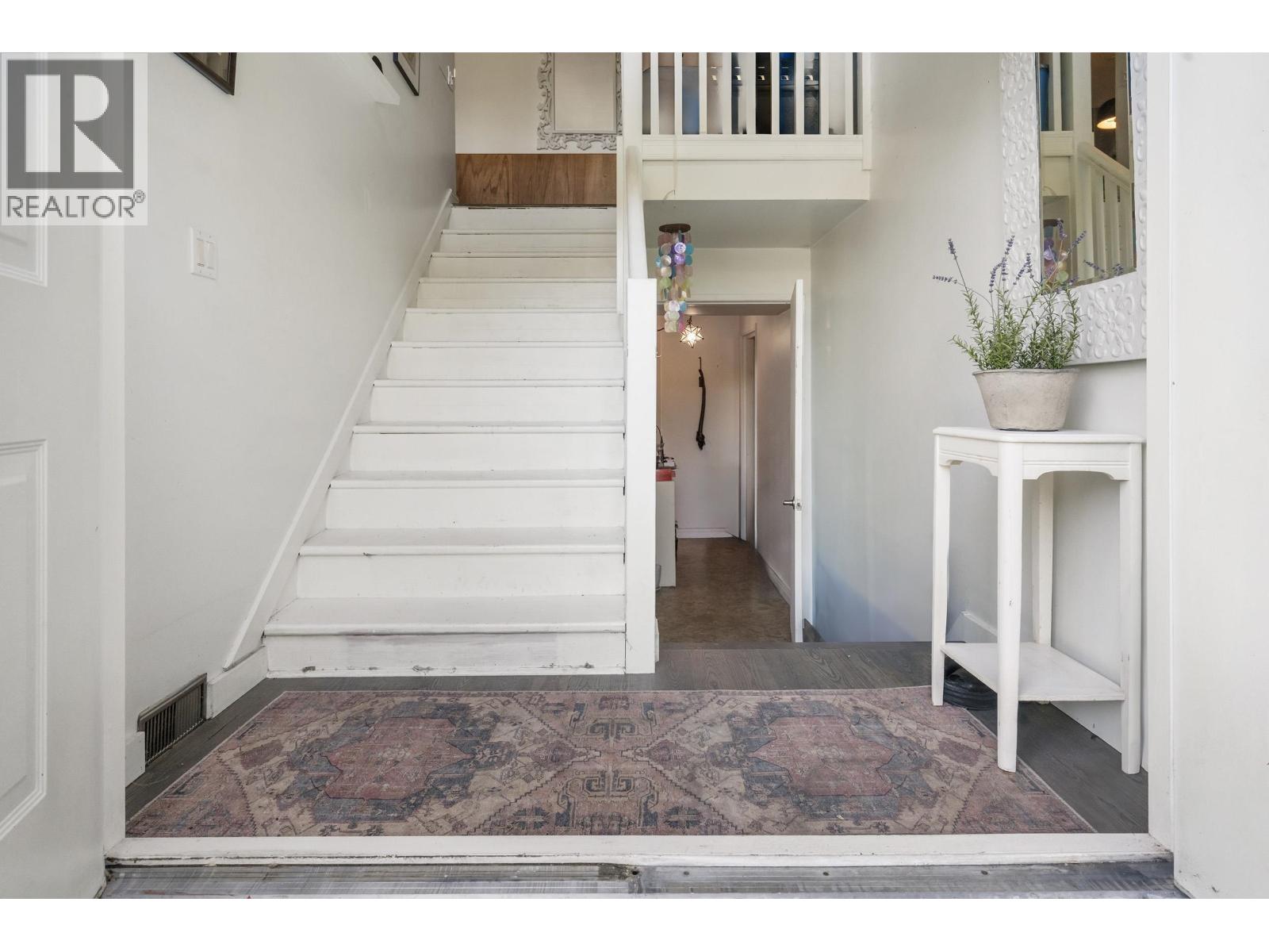 707 Crucil Road, Gibsons, British Columbia  V0N 1V9 - Photo 8 - R3071733