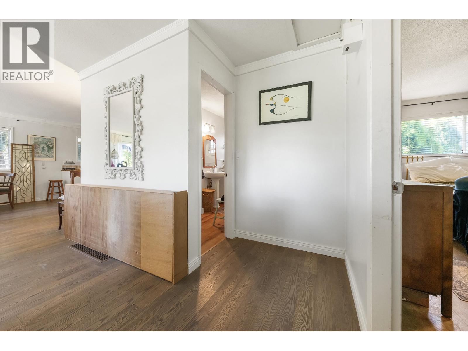 707 Crucil Road, Gibsons, British Columbia  V0N 1V9 - Photo 10 - R3071733