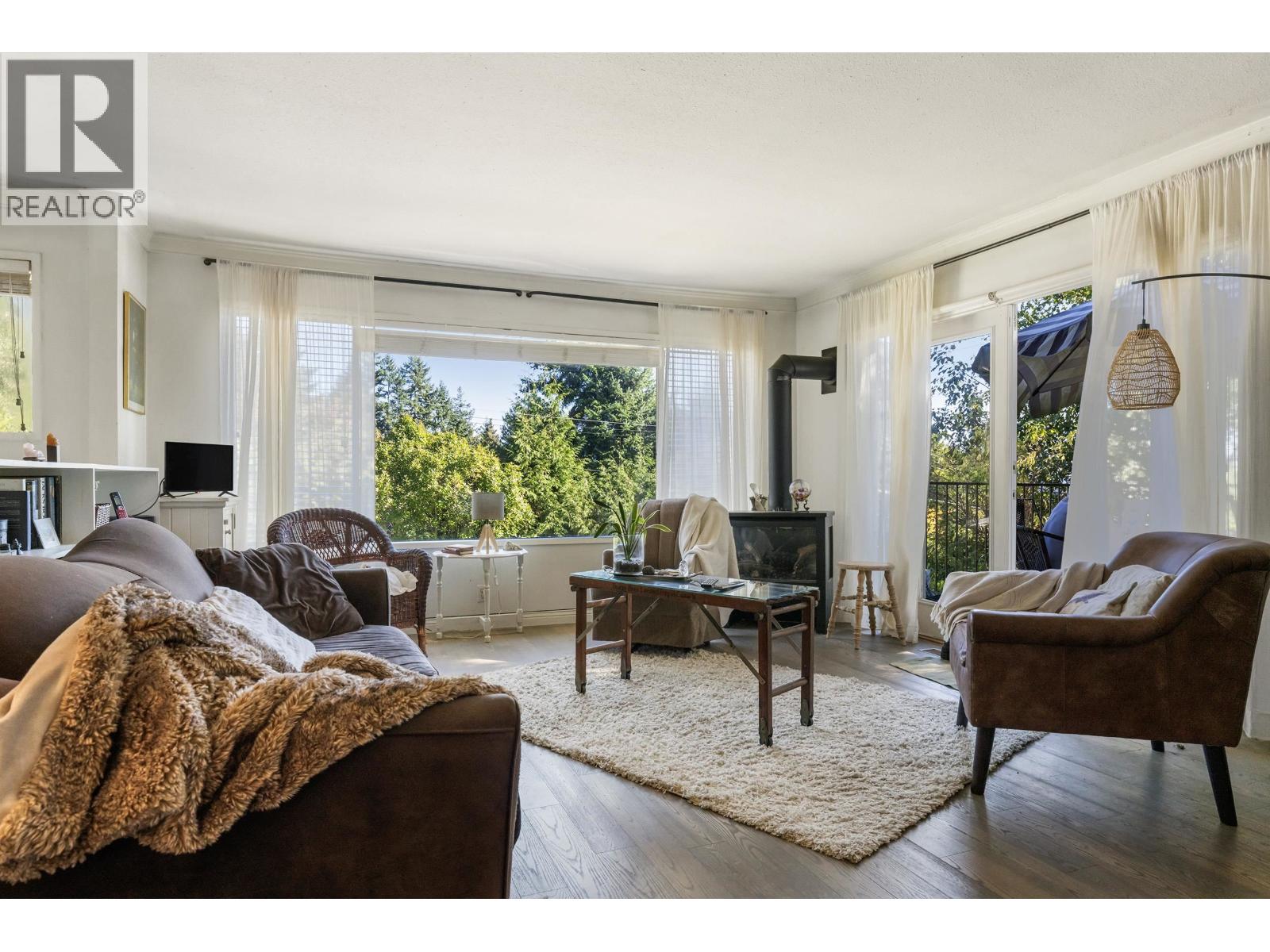 707 Crucil Road, Gibsons, British Columbia  V0N 1V9 - Photo 14 - R3071733