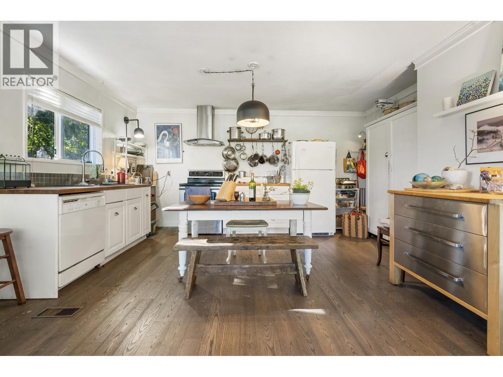 707 Crucil Road, Gibsons, British Columbia  V0N 1V9 - Photo 13 - R3071733