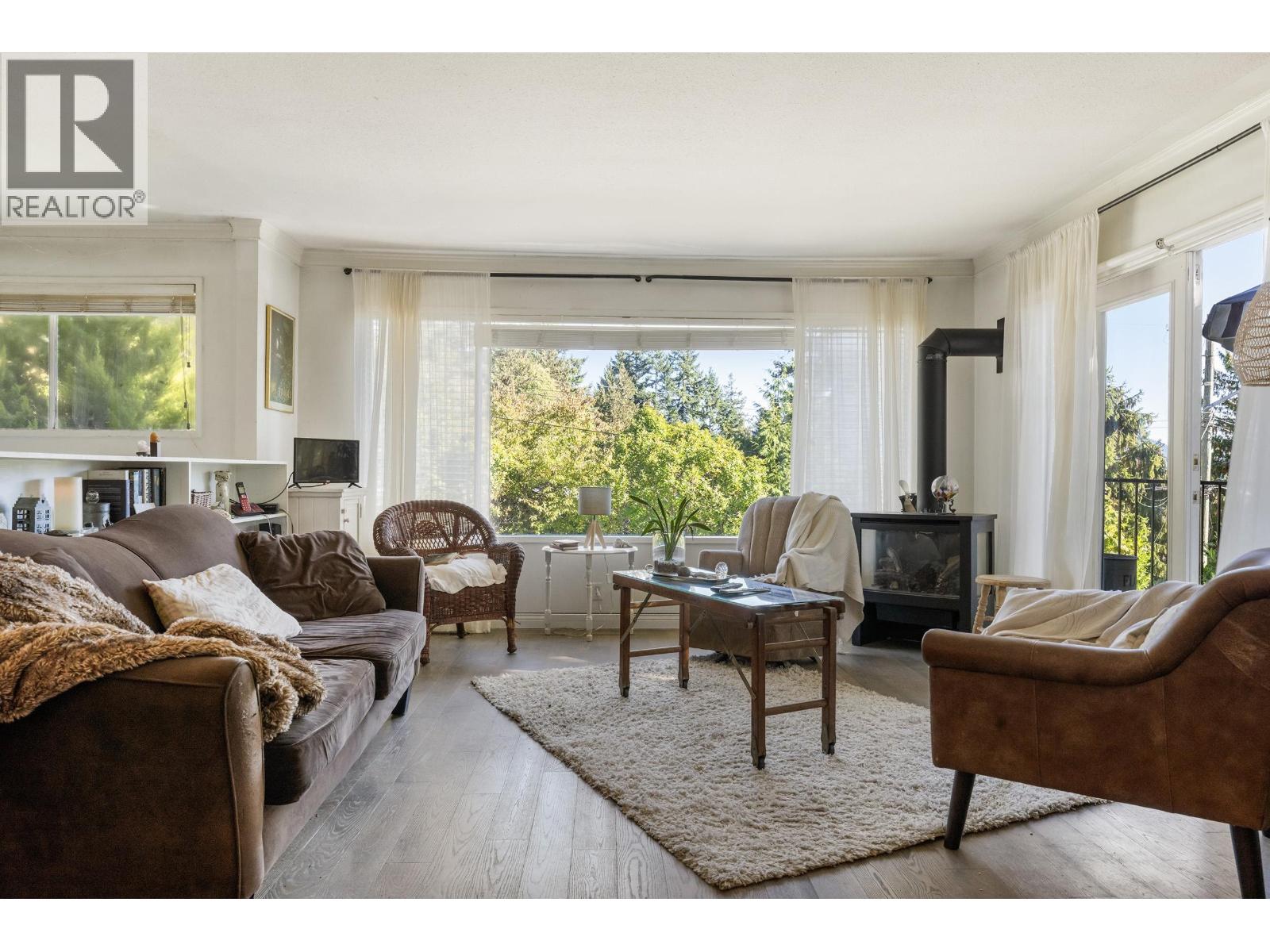 707 Crucil Road, Gibsons, British Columbia  V0N 1V9 - Photo 15 - R3071733