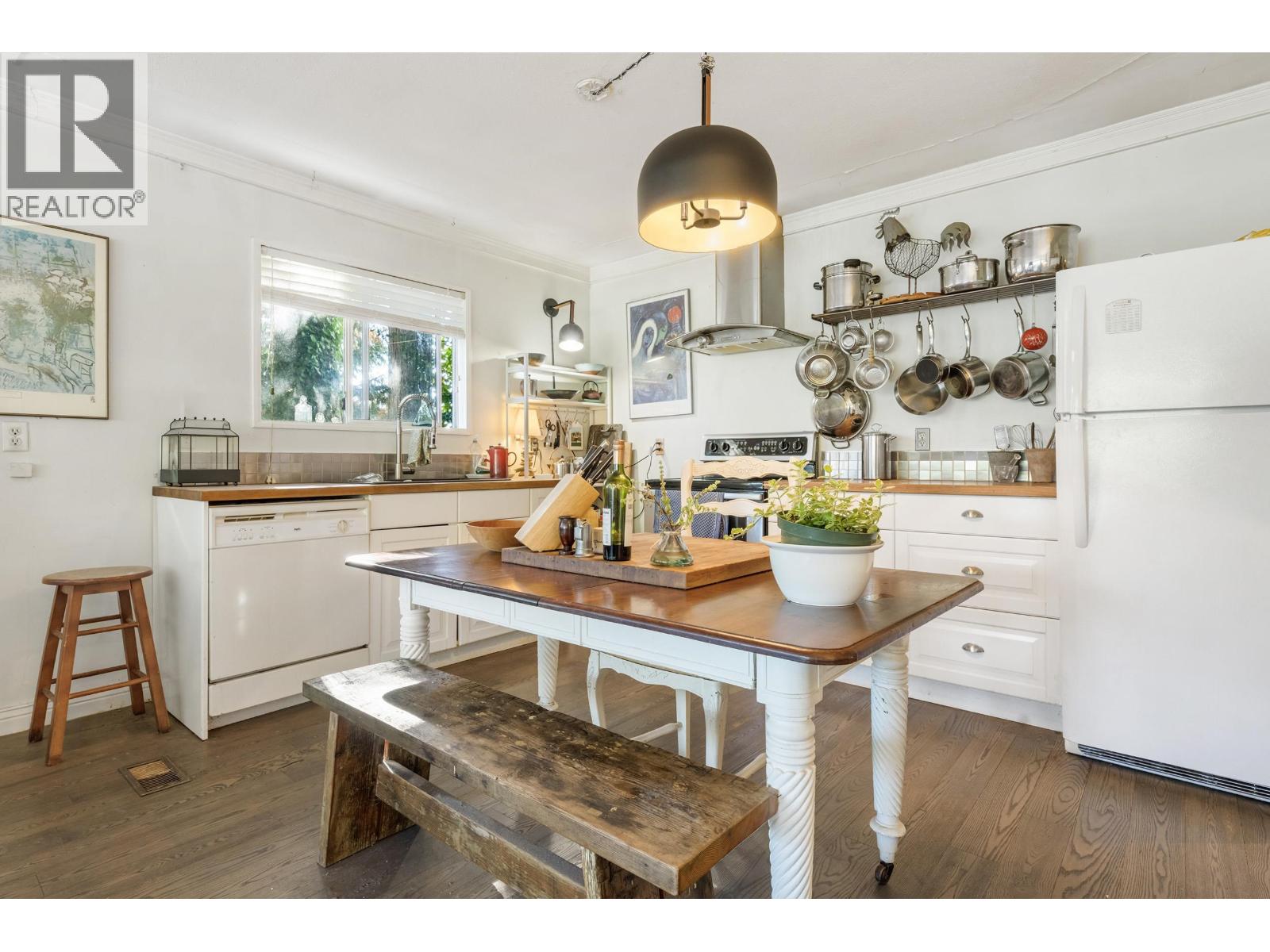 707 Crucil Road, Gibsons, British Columbia  V0N 1V9 - Photo 11 - R3071733