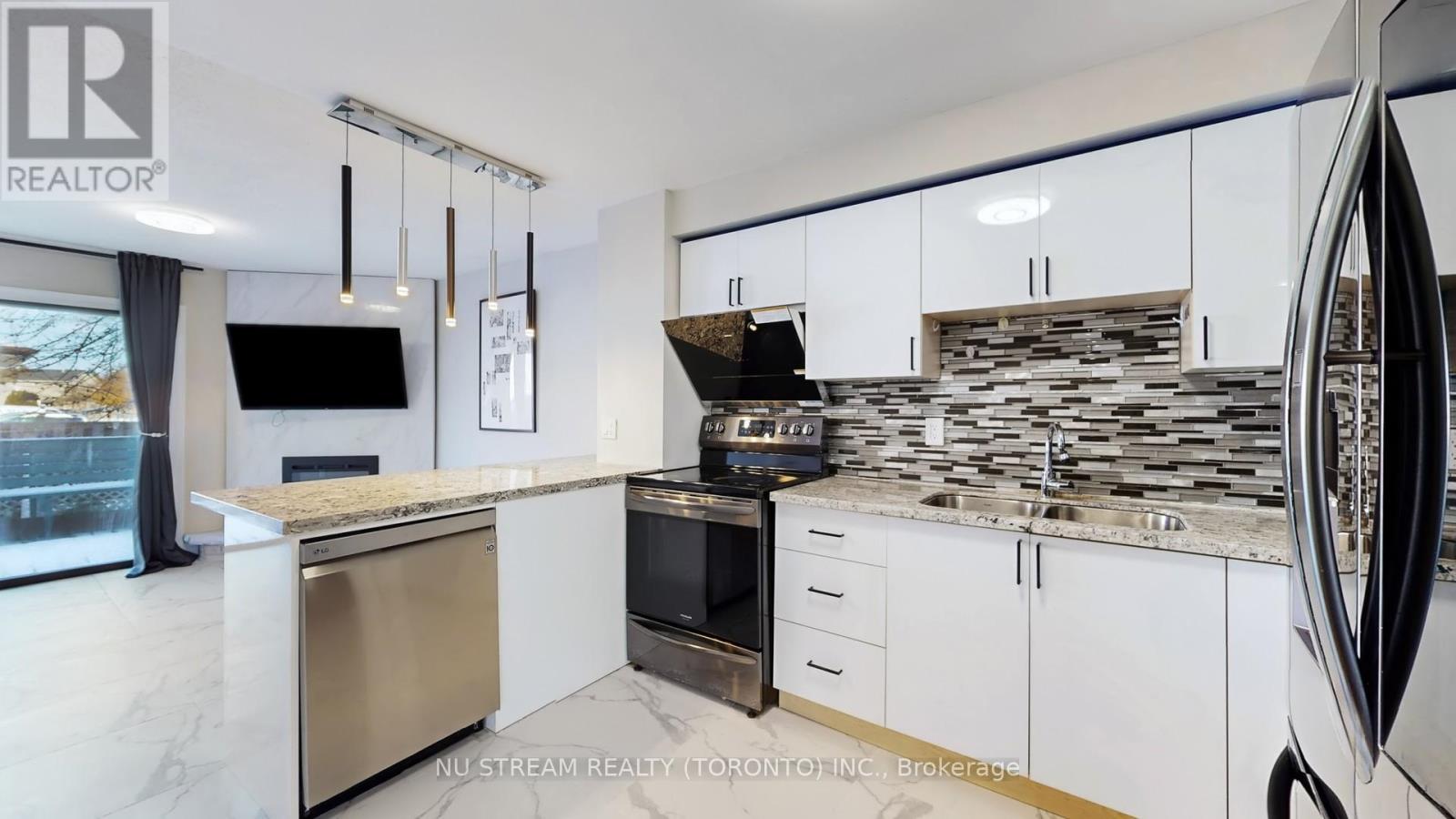 40 Bedale Crescent, Markham, Ontario  L3R 3N7 - Photo 11 - N12596270