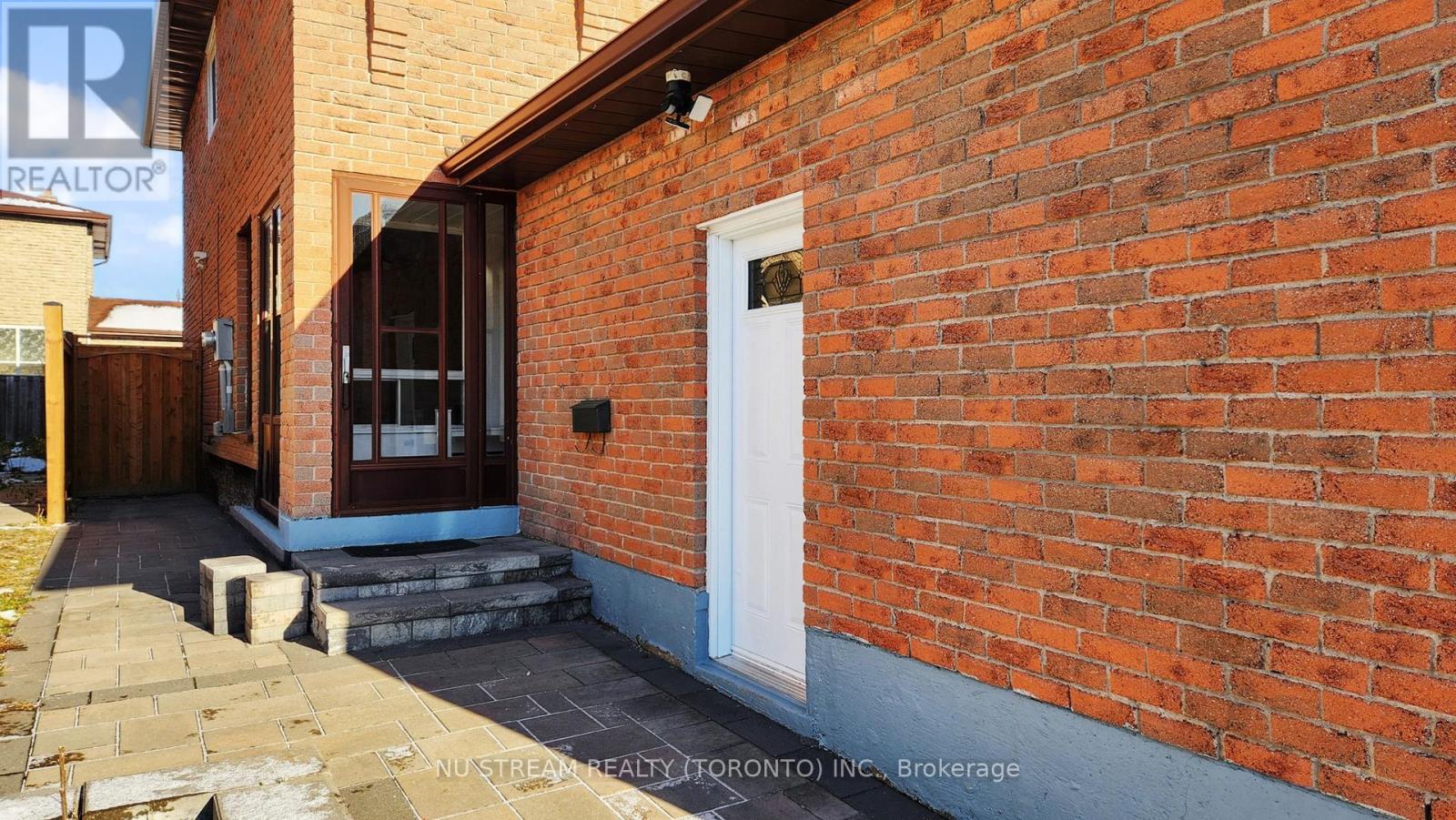 40 Bedale Crescent, Markham, Ontario  L3R 3N7 - Photo 4 - N12596270