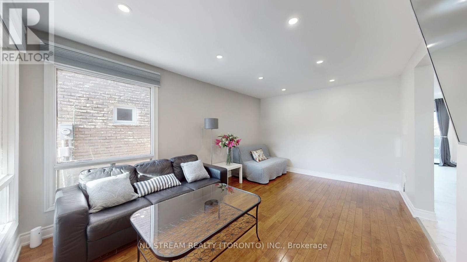 40 Bedale Crescent, Markham, Ontario  L3R 3N7 - Photo 9 - N12596270