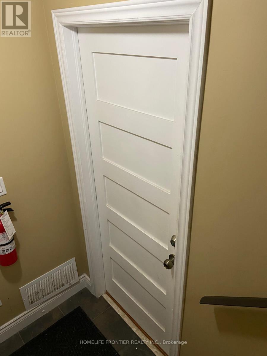 201 - 3545 Lakeshore Boulevard W, Toronto, Ontario  M8W 1P4 - Photo 10 - W12596236