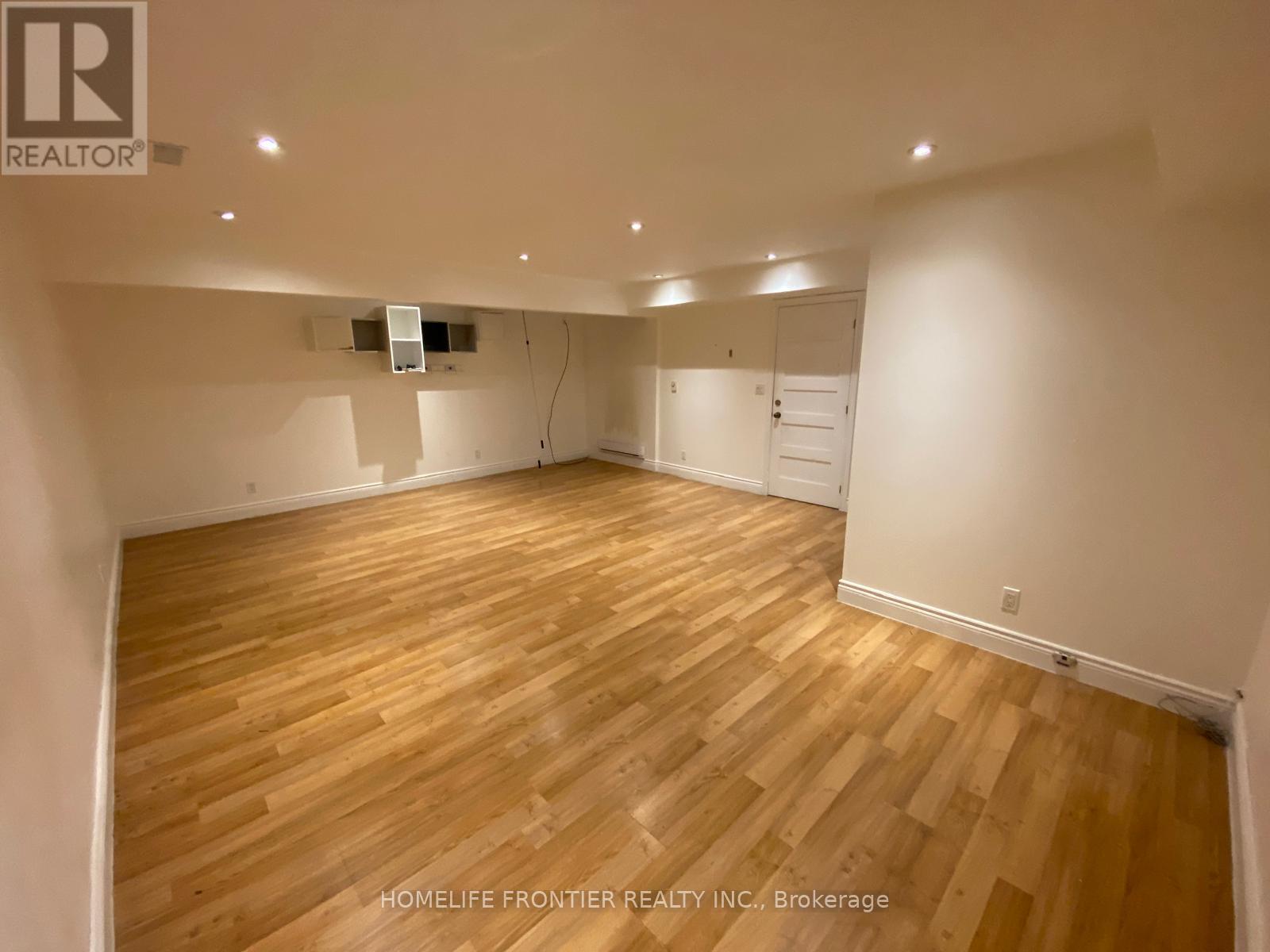 201 - 3545 Lakeshore Boulevard W, Toronto, Ontario  M8W 1P4 - Photo 4 - W12596236