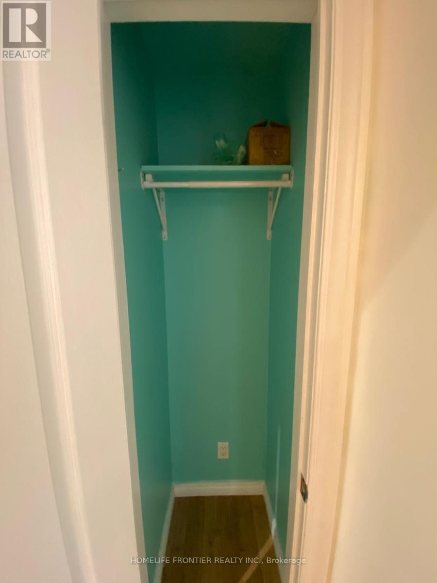 201 - 3545 Lakeshore Boulevard W, Toronto, Ontario  M8W 1P4 - Photo 5 - W12596236