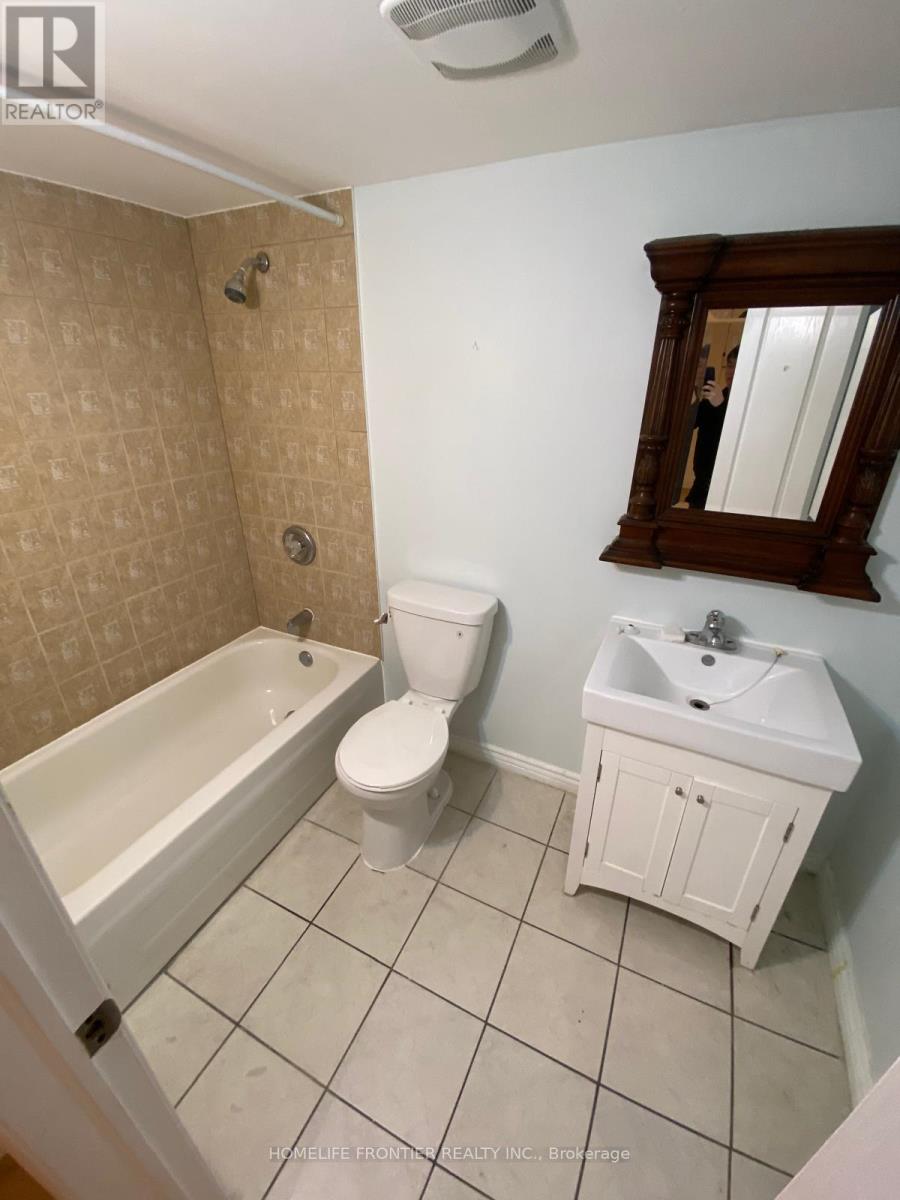 201 - 3545 Lakeshore Boulevard W, Toronto, Ontario  M8W 1P4 - Photo 6 - W12596236