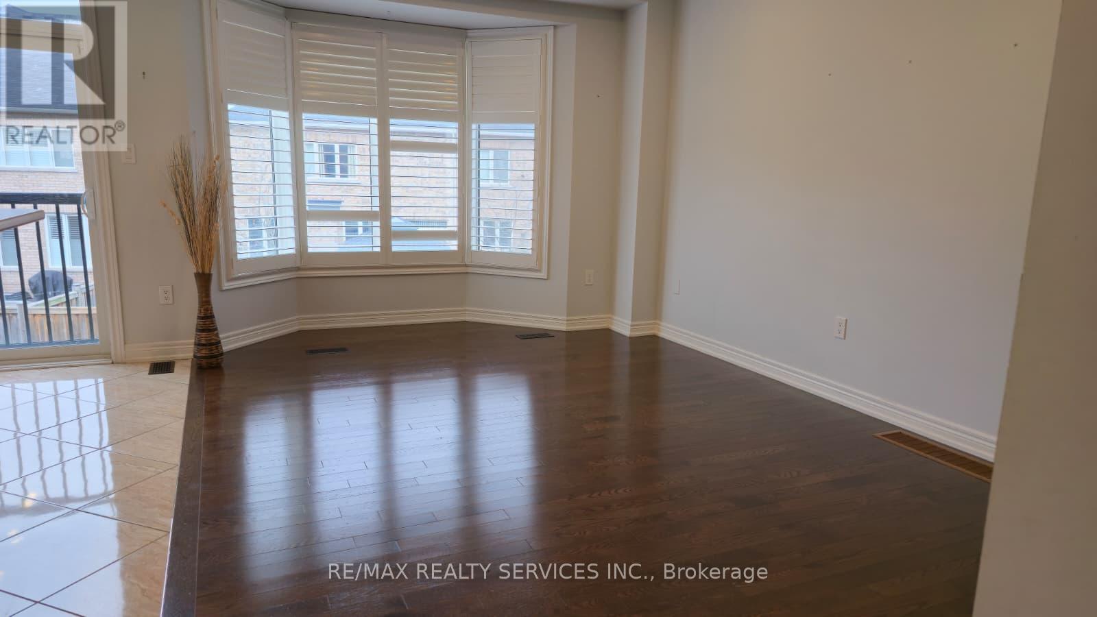 92 Allegro Drive, Brampton, Ontario  L6Y 5Y3 - Photo 7 - W12596252