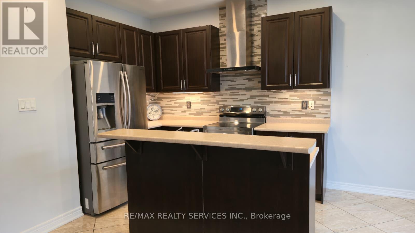 92 Allegro Drive, Brampton, Ontario  L6Y 5Y3 - Photo 8 - W12596252