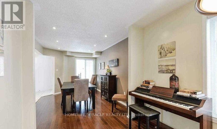 12 Willow Park Drive, Brampton, Ontario  L6R 2M9 - Photo 11 - W12596262