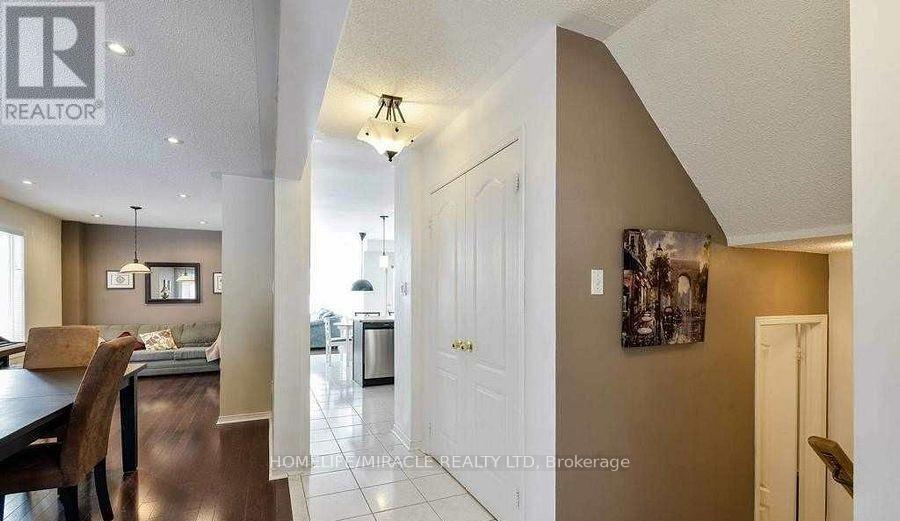 12 Willow Park Drive, Brampton, Ontario  L6R 2M9 - Photo 3 - W12596262