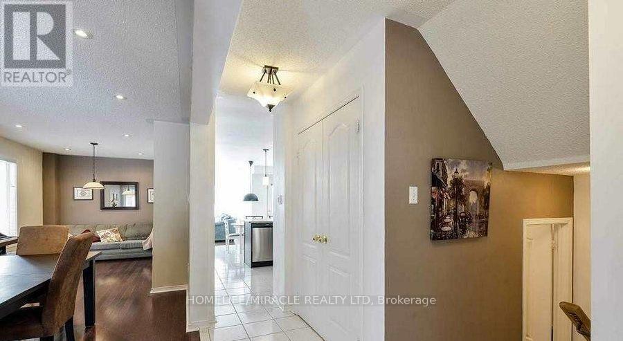 12 Willow Park Drive, Brampton, Ontario  L6R 2M9 - Photo 5 - W12596262