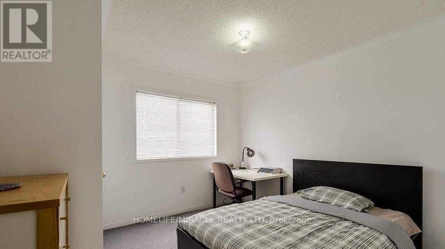 12 Willow Park Drive, Brampton, Ontario  L6R 2M9 - Photo 9 - W12596262