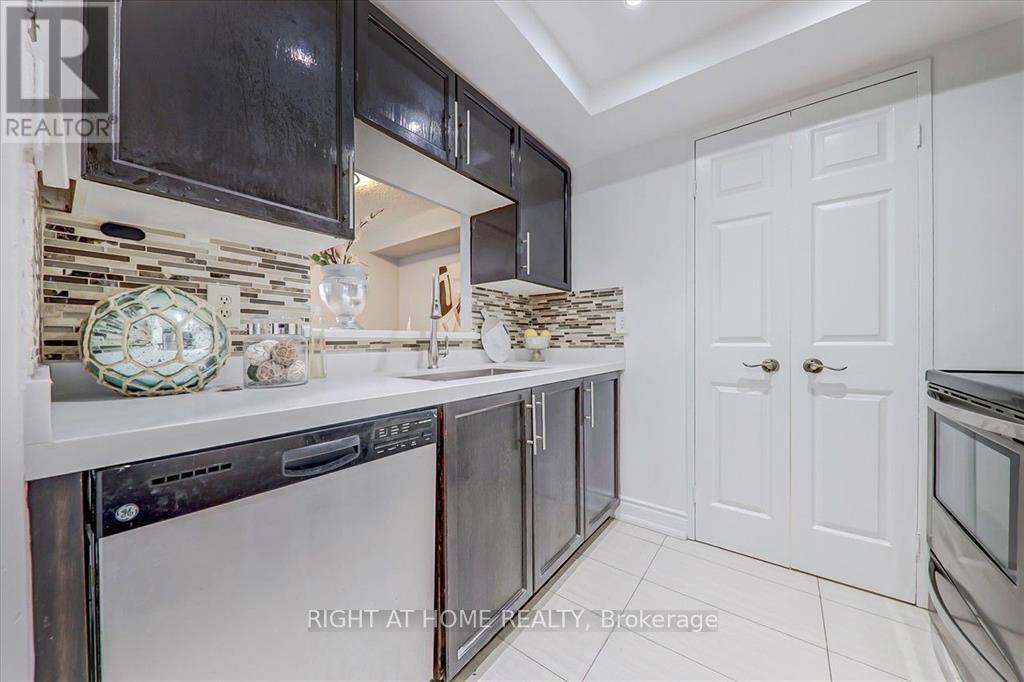 305 - 265 Enfield Place, Mississauga, Ontario  L5B 3Y6 - Photo 10 - W12596292