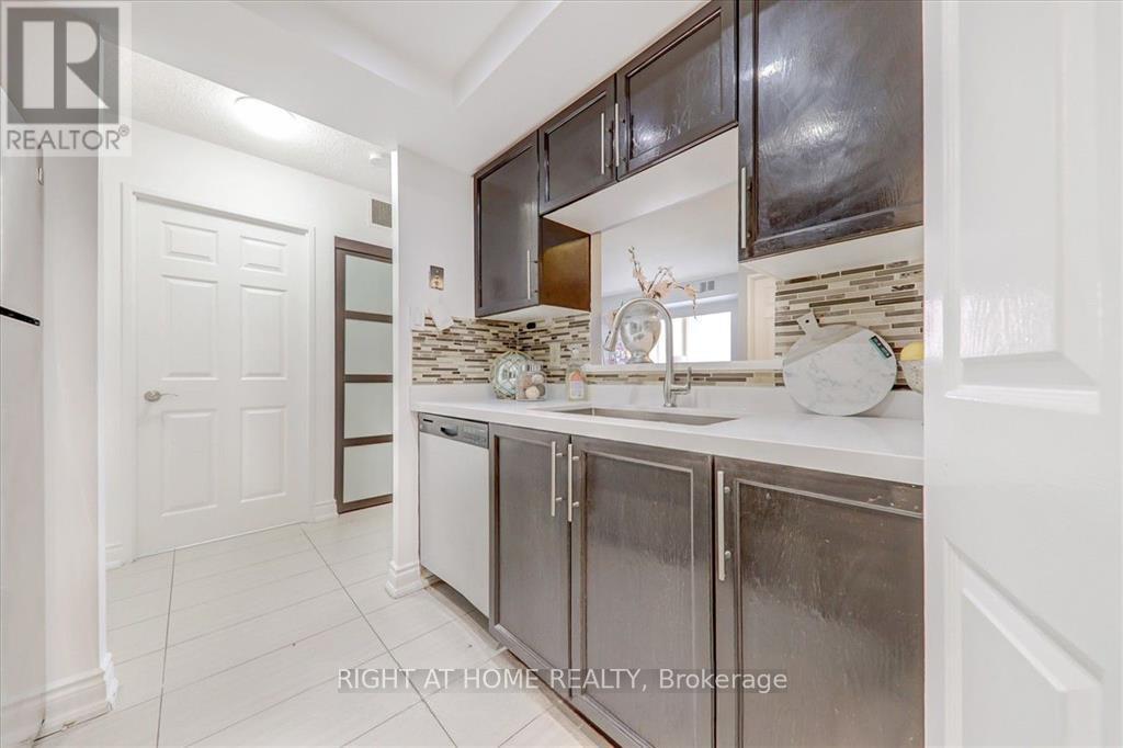 305 - 265 Enfield Place, Mississauga, Ontario  L5B 3Y6 - Photo 11 - W12596292