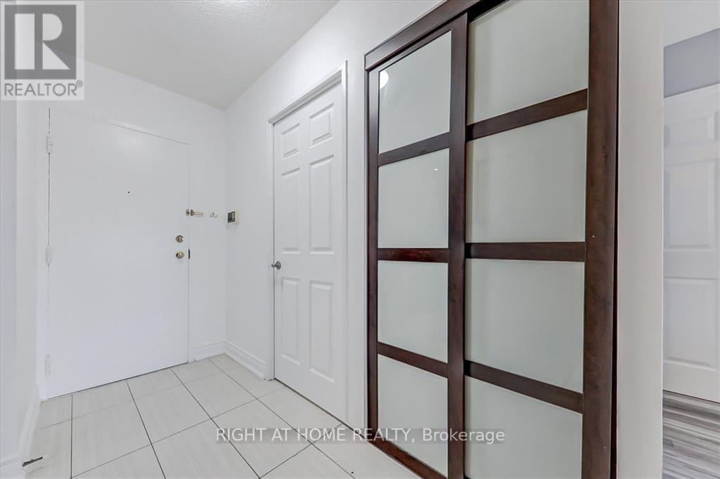 305 - 265 Enfield Place, Mississauga, Ontario  L5B 3Y6 - Photo 8 - W12596292