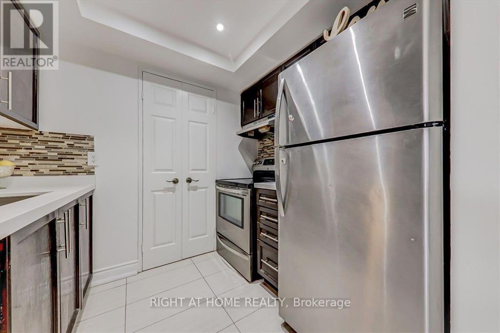 305 - 265 Enfield Place, Mississauga, Ontario  L5B 3Y6 - Photo 9 - W12596292