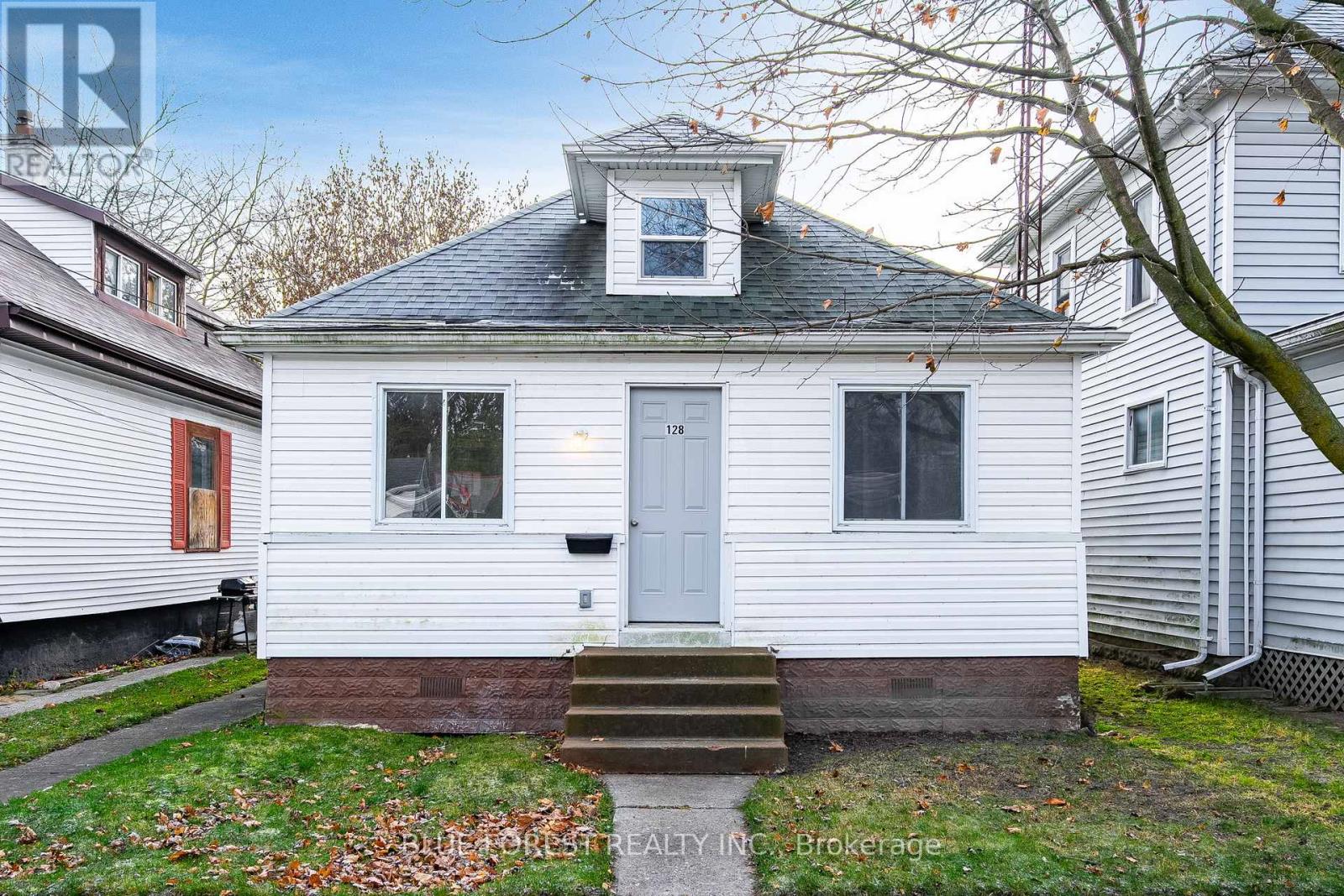 128 Gray Street, Chatham-Kent, Ontario  N7M 1T2 - Photo 2 - X12596312