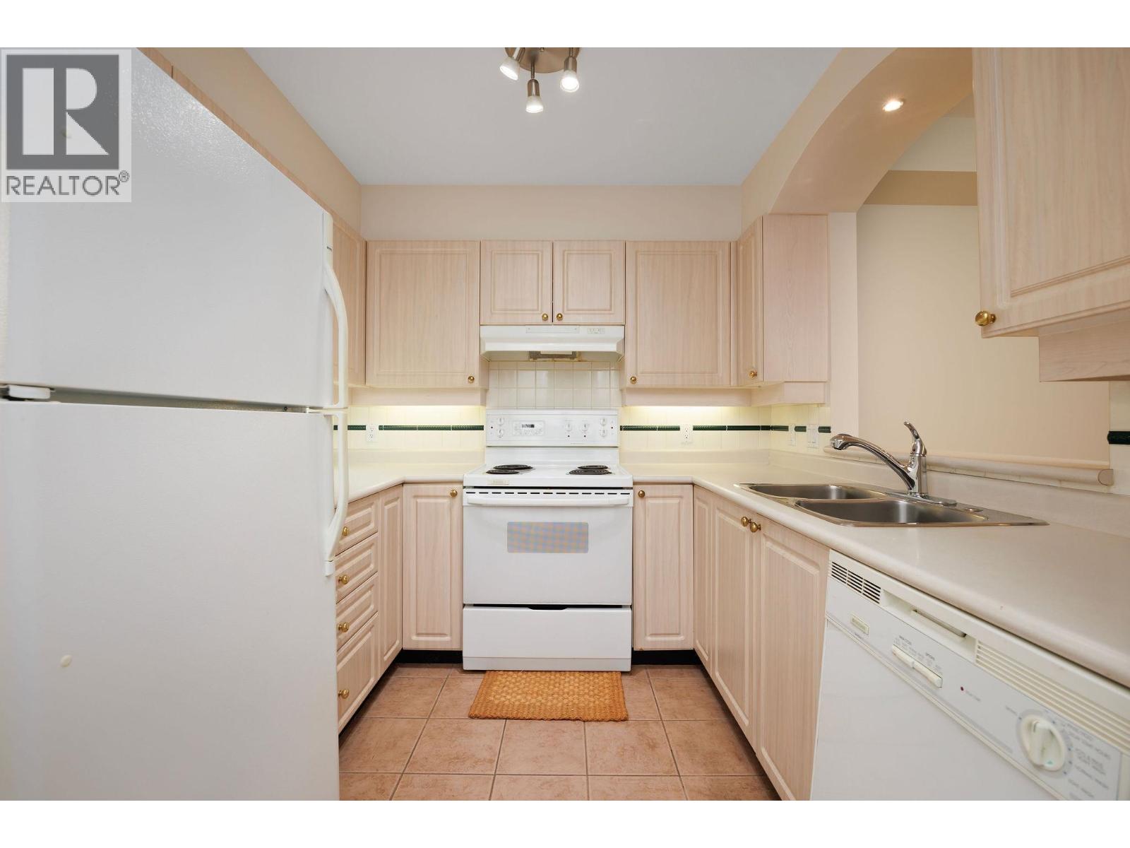 420 3600 Windcrest Drive, North Vancouver, British Columbia  V7G 2S5 - Photo 10 - R3071743