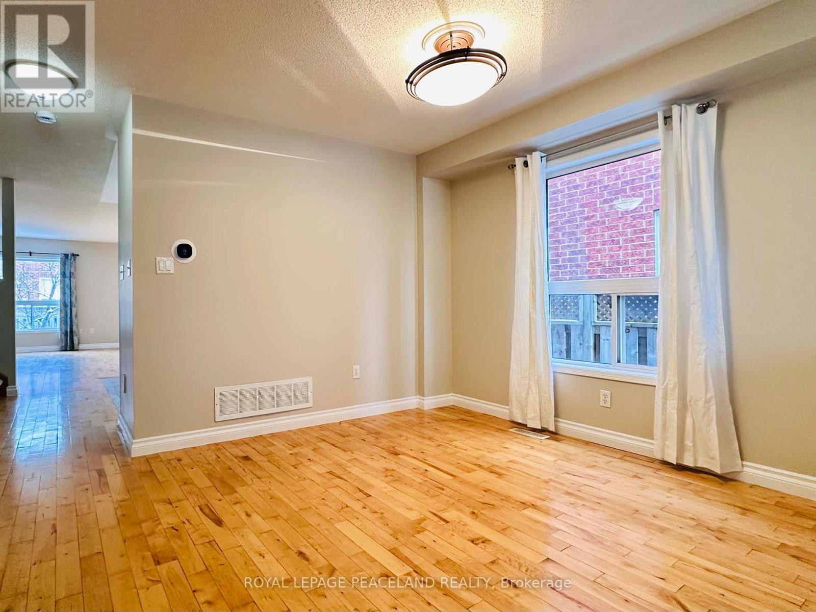 3851 Foxborough Trail, Mississauga, Ontario  L5N 7W3 - Photo 4 - W12592936