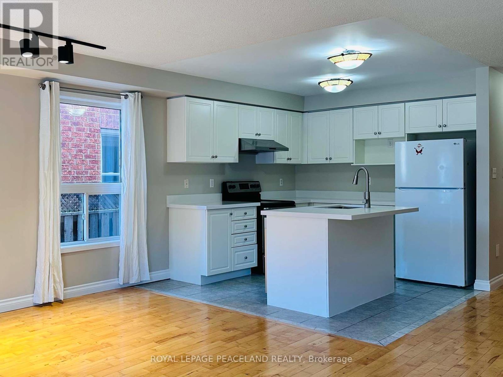 3851 Foxborough Trail, Mississauga, Ontario  L5N 7W3 - Photo 7 - W12592936