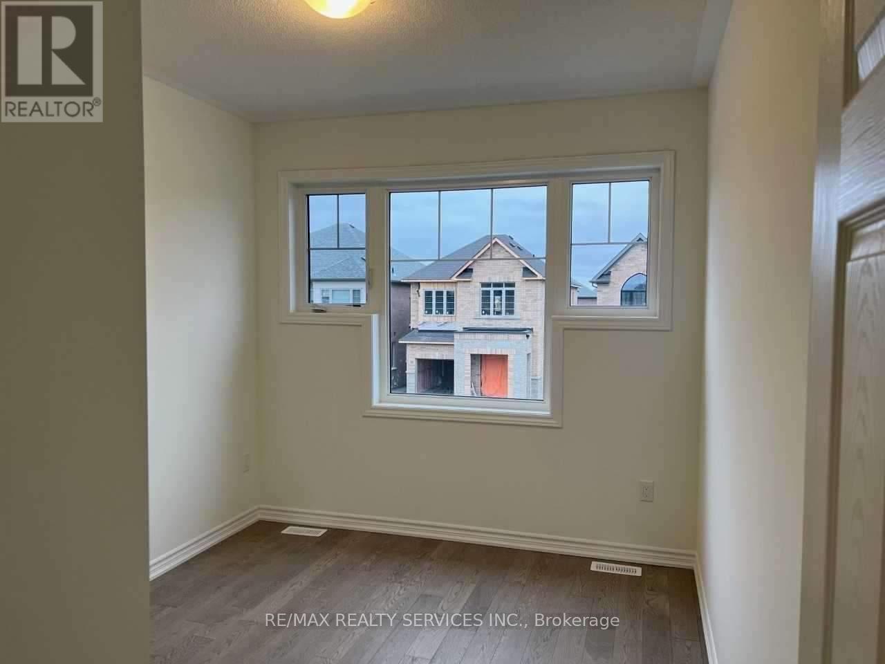 40 Spinland Street, Caledon, Ontario  L7C 4K4 - Photo 10 - W12596306