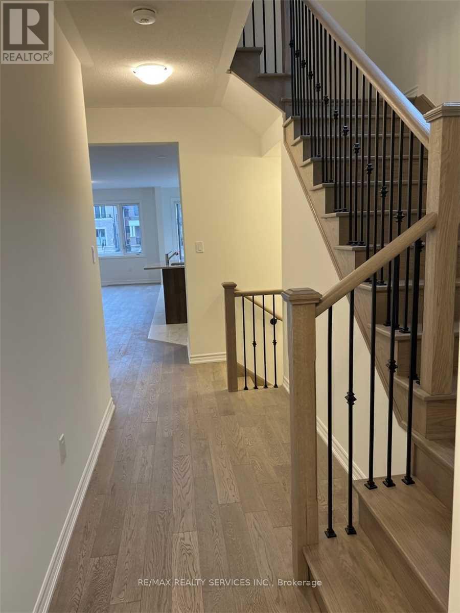 40 Spinland Street, Caledon, Ontario  L7C 4K4 - Photo 2 - W12596306