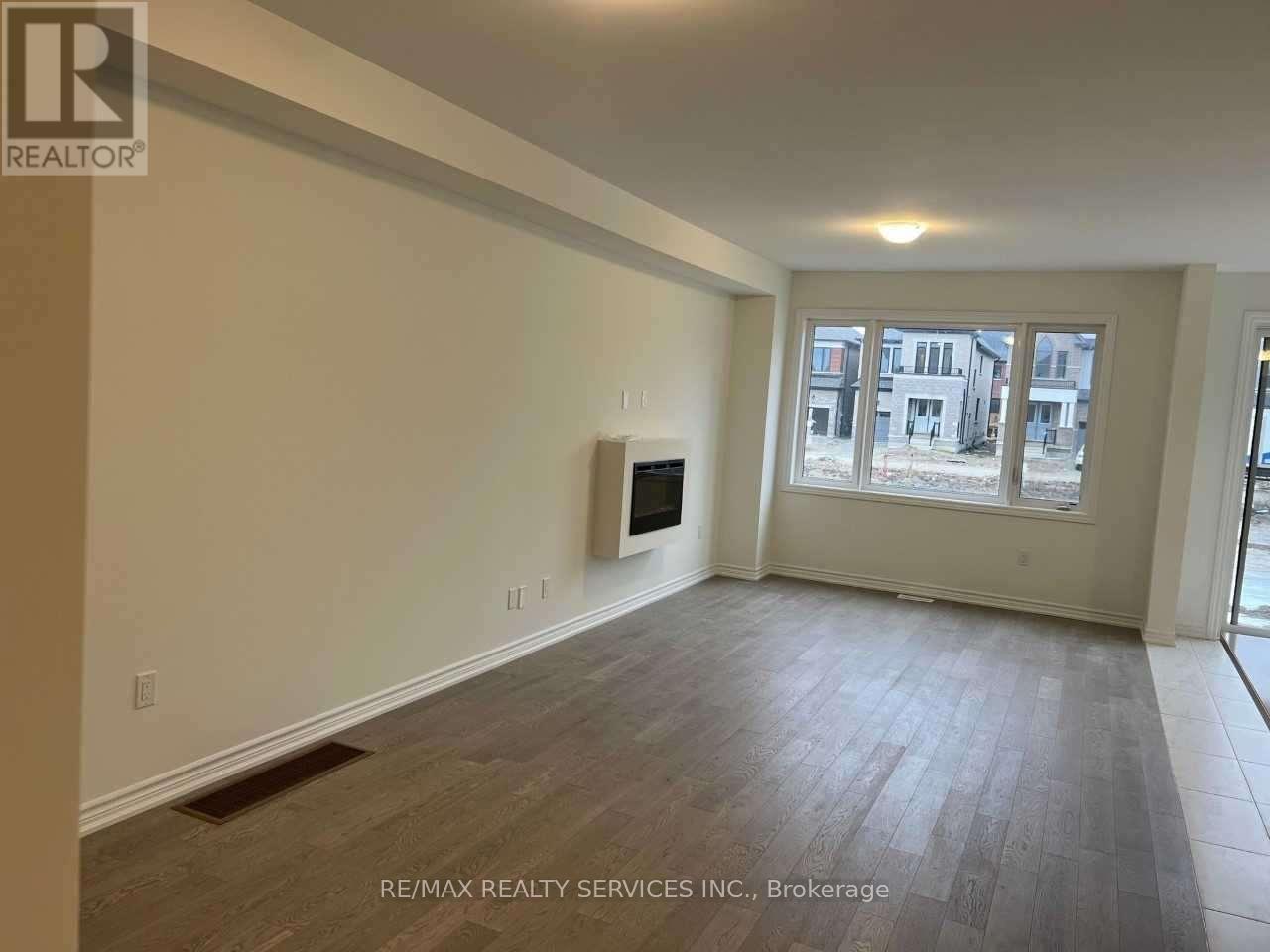 40 Spinland Street, Caledon, Ontario  L7C 4K4 - Photo 3 - W12596306