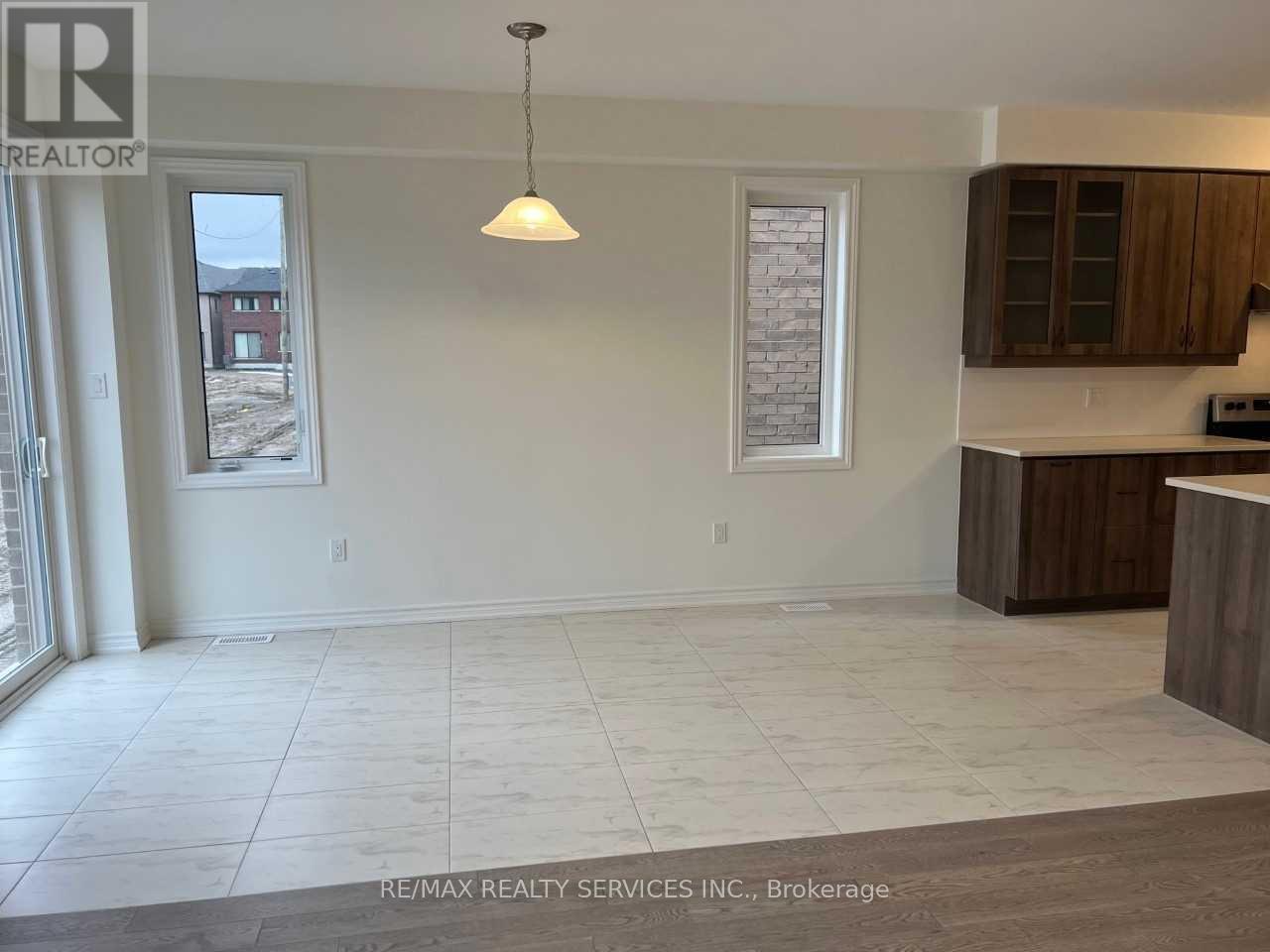 40 Spinland Street, Caledon, Ontario  L7C 4K4 - Photo 6 - W12596306