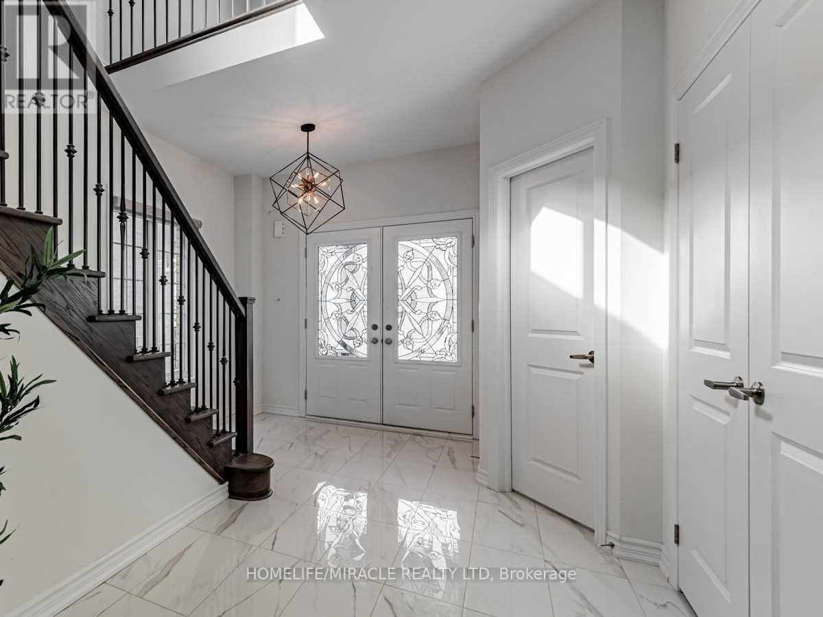 1957 Don White Court, Oshawa, Ontario  L1K 1A1 - Photo 2 - E12560836