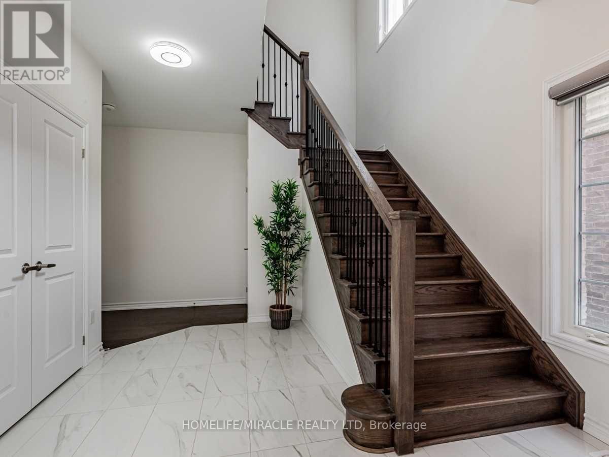 1957 Don White Court, Oshawa, Ontario  L1K 1A1 - Photo 3 - E12560836