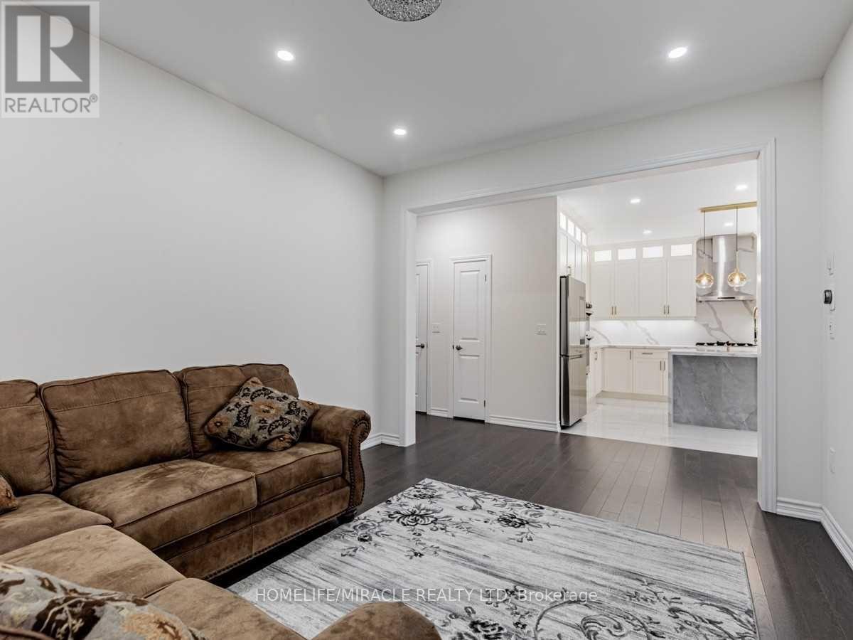 1957 Don White Court, Oshawa, Ontario  L1K 1A1 - Photo 5 - E12560836