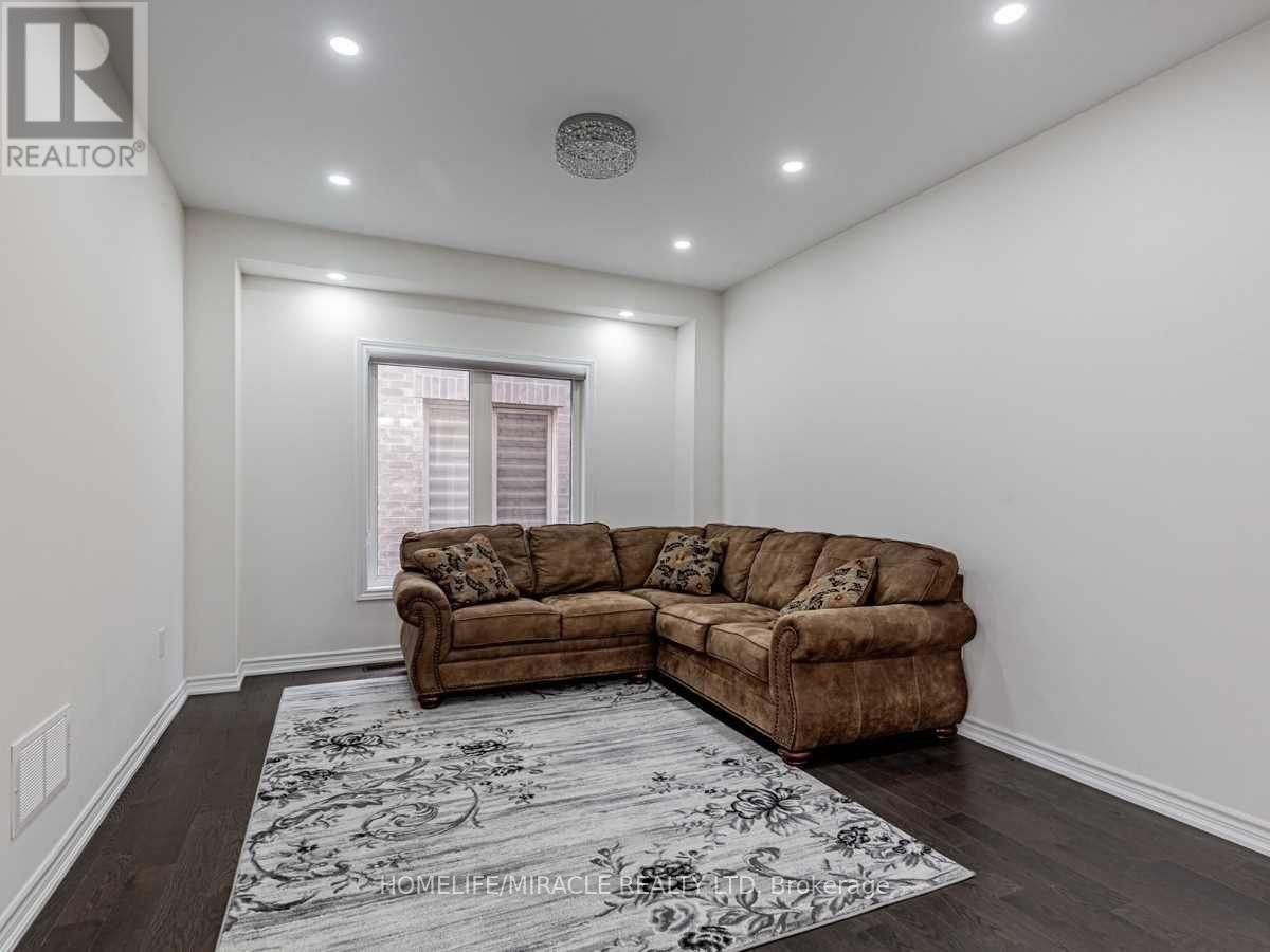 1957 Don White Court, Oshawa, Ontario  L1K 1A1 - Photo 4 - E12560836