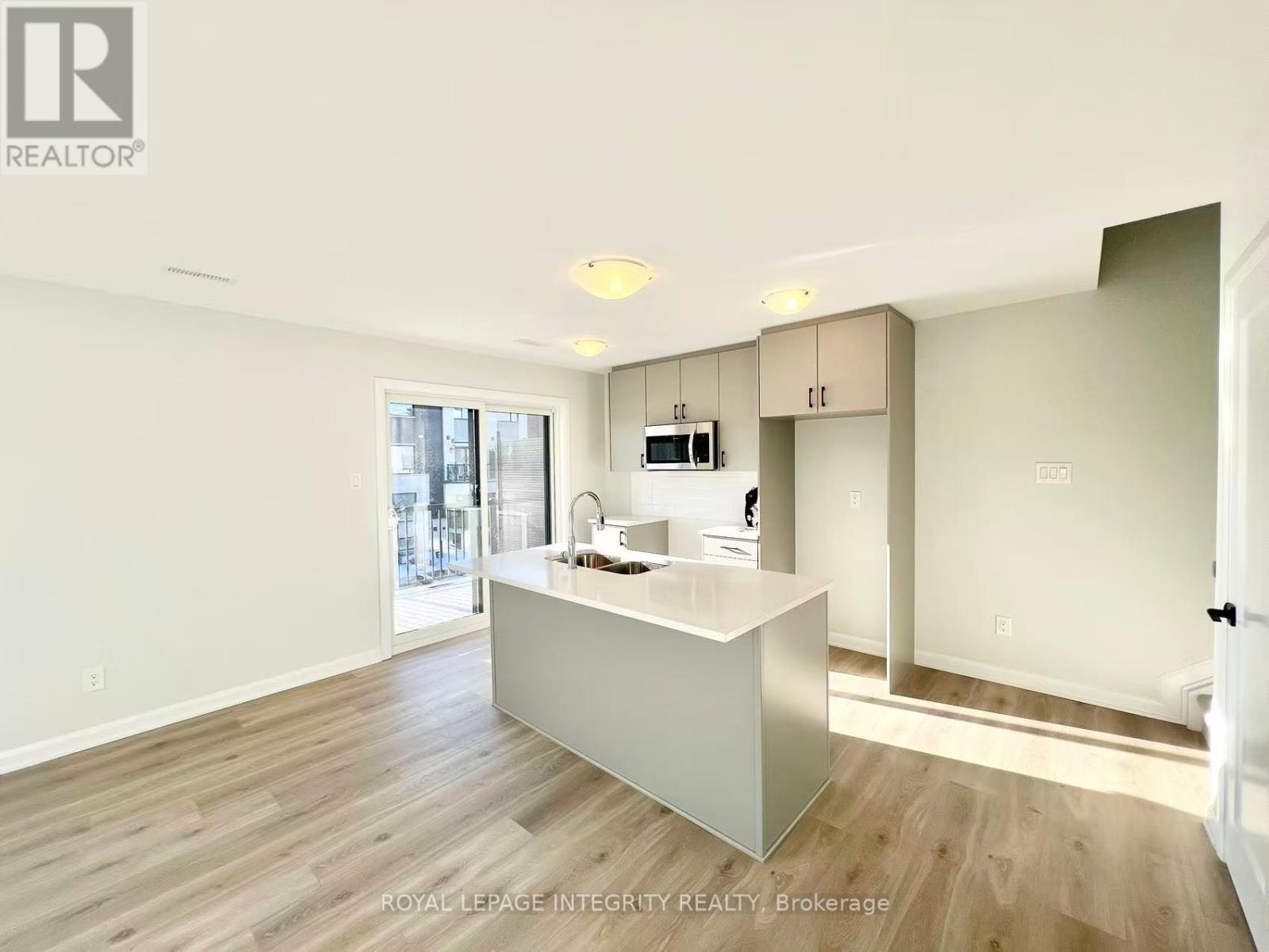 1118 Creekway Private, Ottawa, Ontario  K2T 0S9 - Photo 2 - X12596278