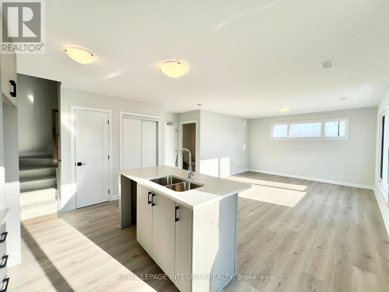 1118 Creekway Private, Ottawa, Ontario  K2T 0S9 - Photo 9 - X12596278