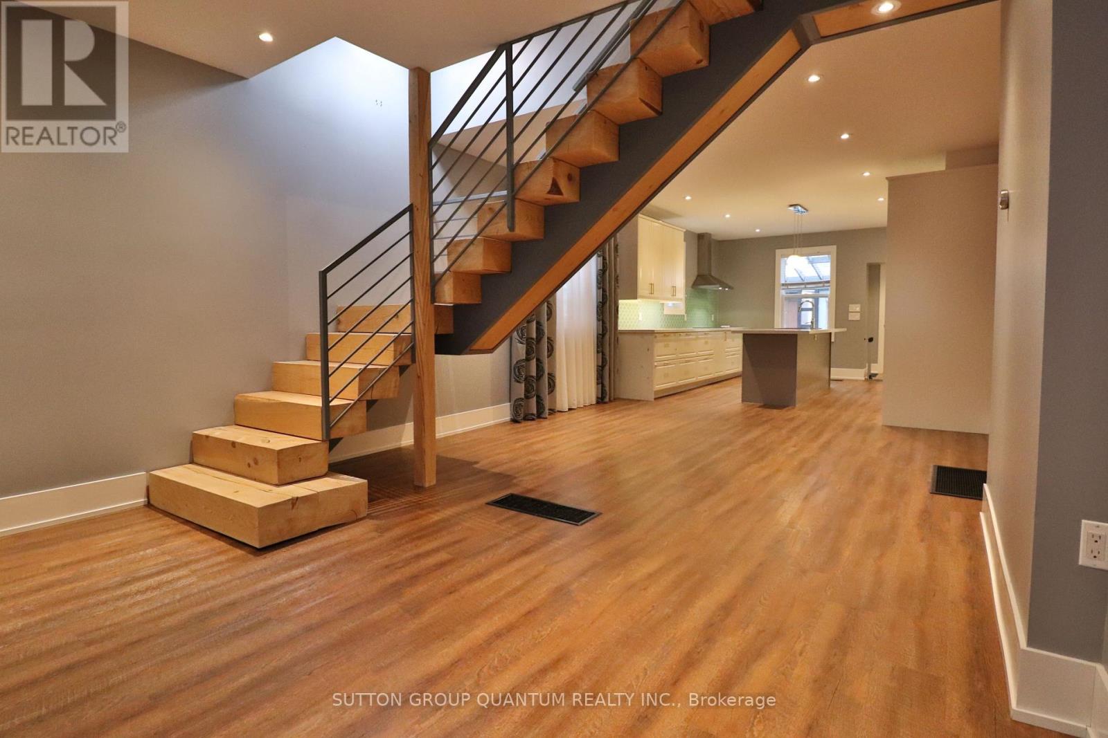 Main - 803 Lansdowne Avenue, Toronto, Ontario  M6H 3Z1 - Photo 4 - W12596346