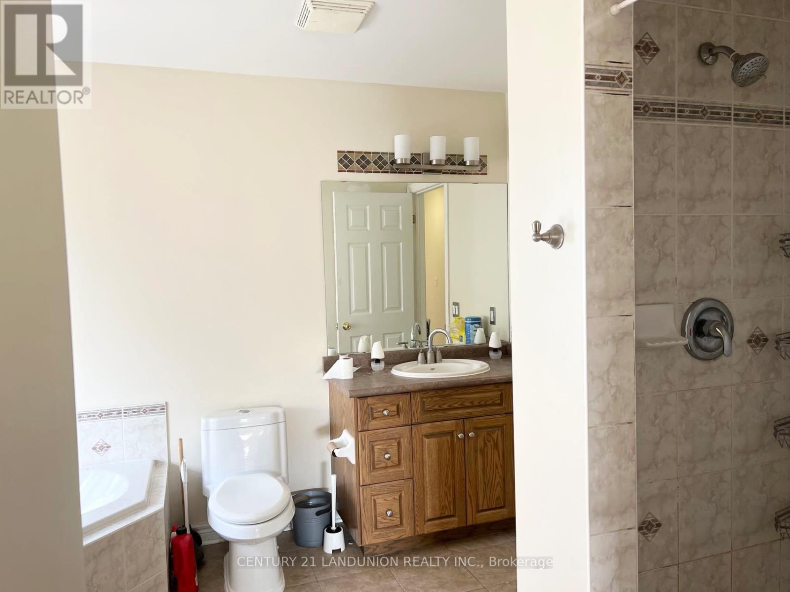 281 Winterberry Boulevard, Thorold, Ontario  L2V 5E5 - Photo 21 - X12596336