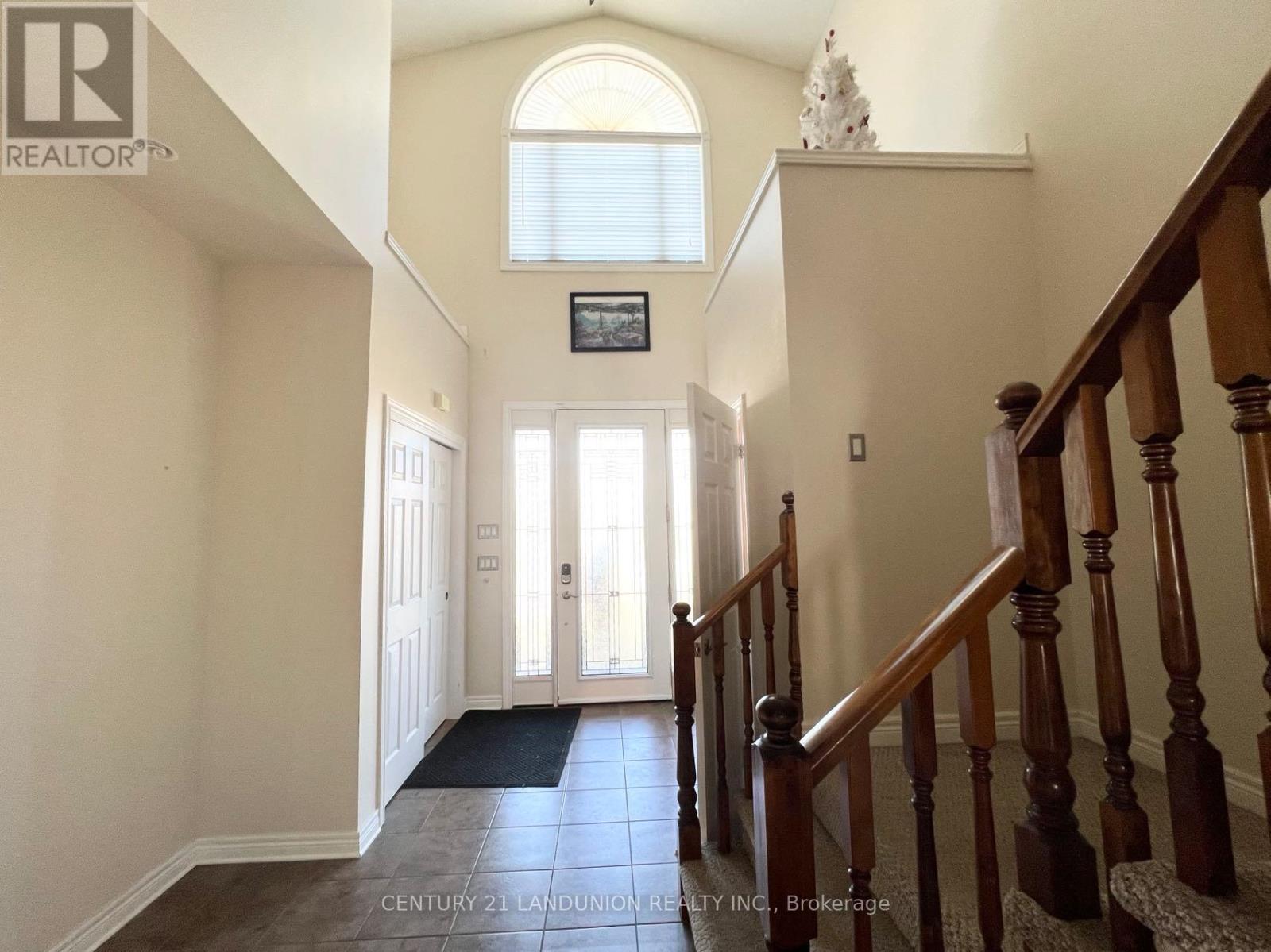 281 Winterberry Boulevard, Thorold, Ontario  L2V 5E5 - Photo 3 - X12596336