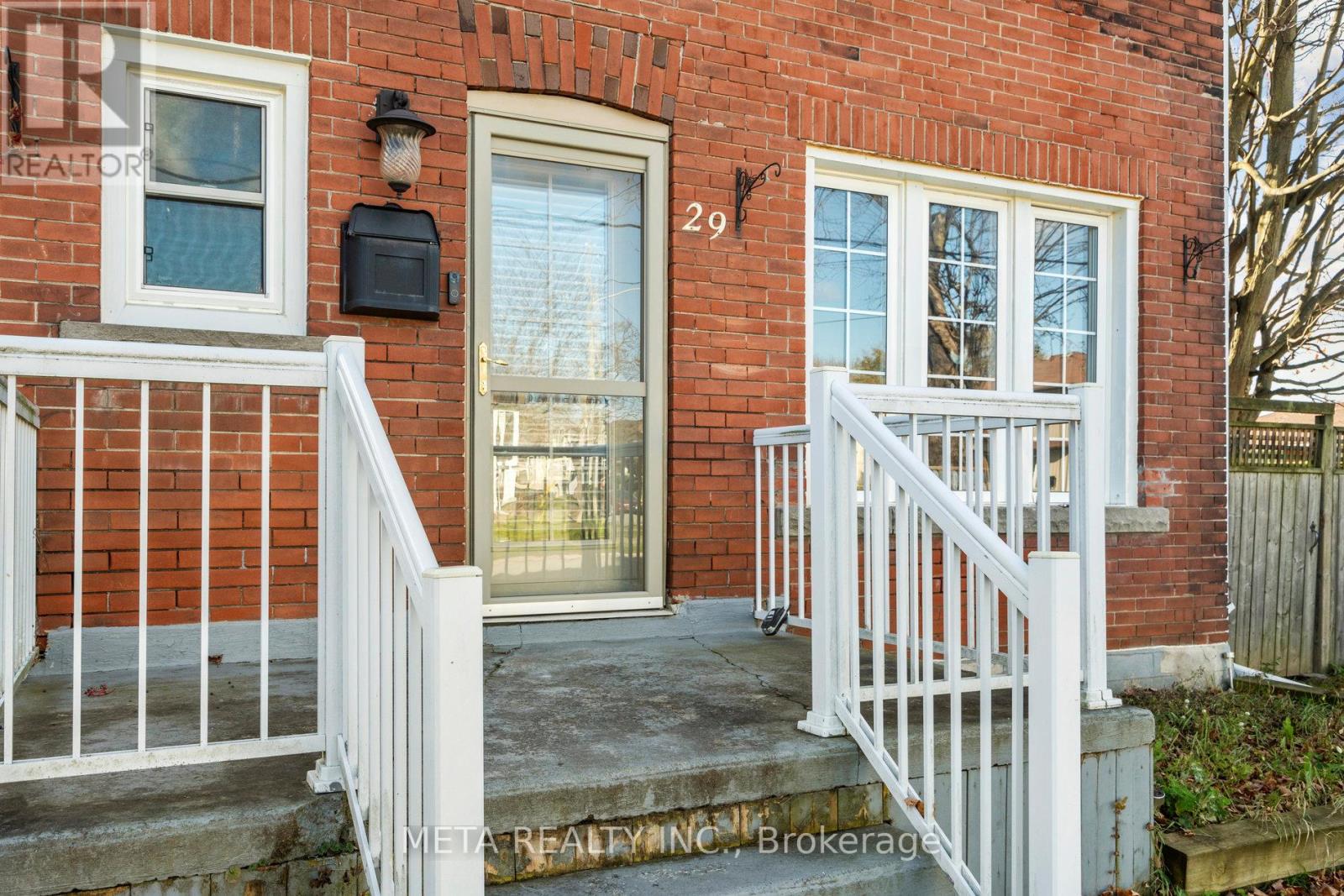 29 Ann Street, Thorold, Ontario  L2V 2J4 - Photo 3 - X12593012