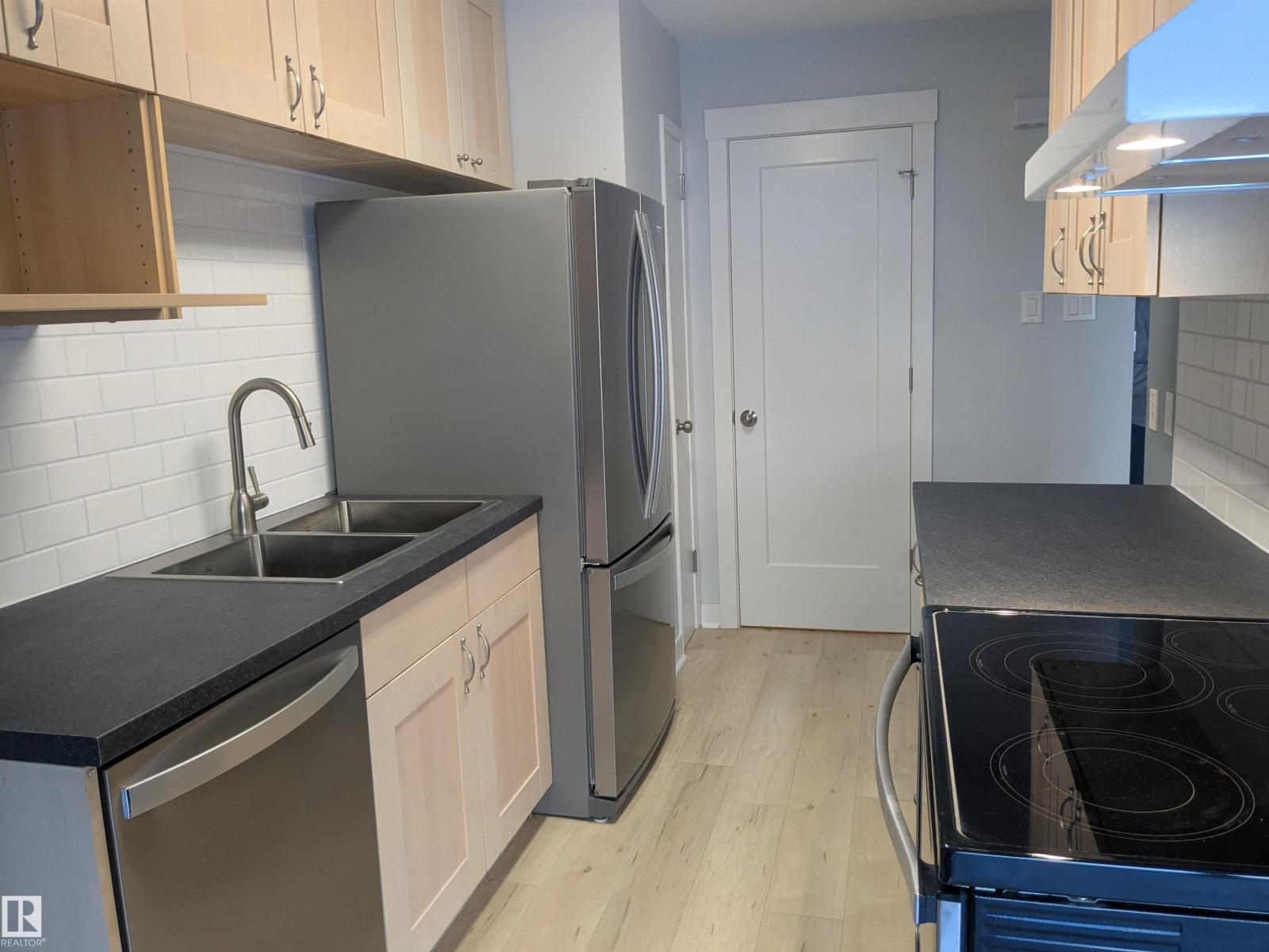 #j 16405 89 Av Nw, Edmonton, Alberta  T5R 4S1 - Photo 6 - E4467286