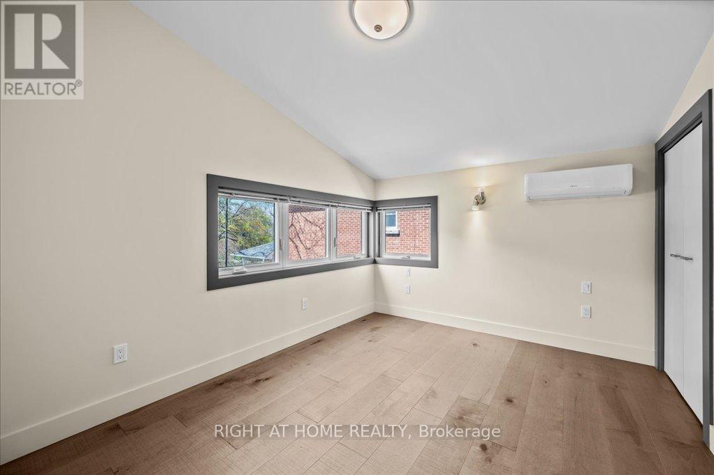 704 Cedar Avenue, Burlington, Ontario  L7T 2R7 - Photo 21 - W12594694