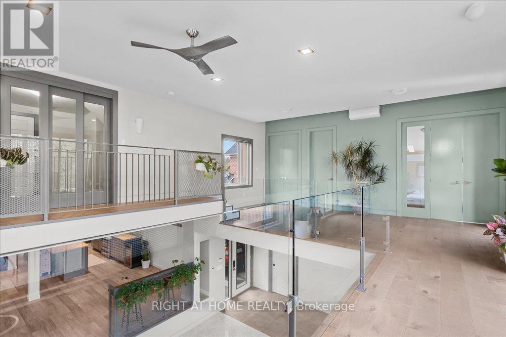 704 Cedar Avenue, Burlington, Ontario  L7T 2R7 - Photo 6 - W12594694