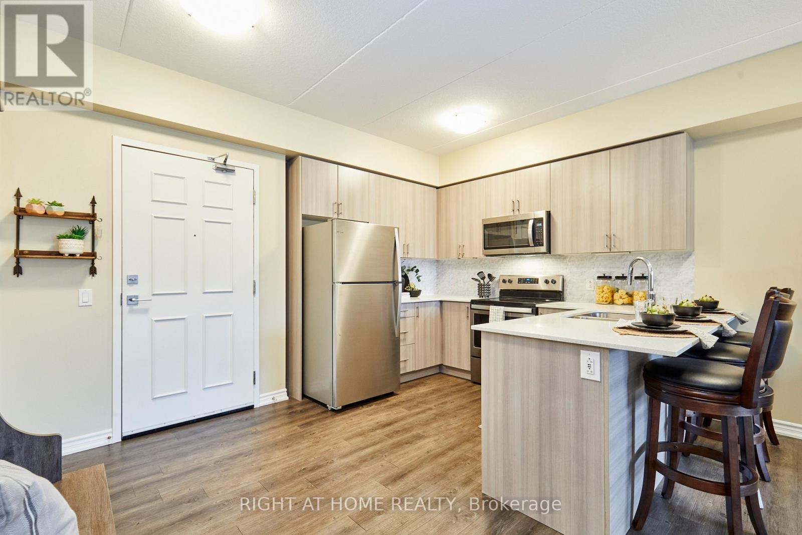 201 - 290 Liberty Street N, Clarington, Ontario  L1C 0V5 - Photo 7 - E12596370